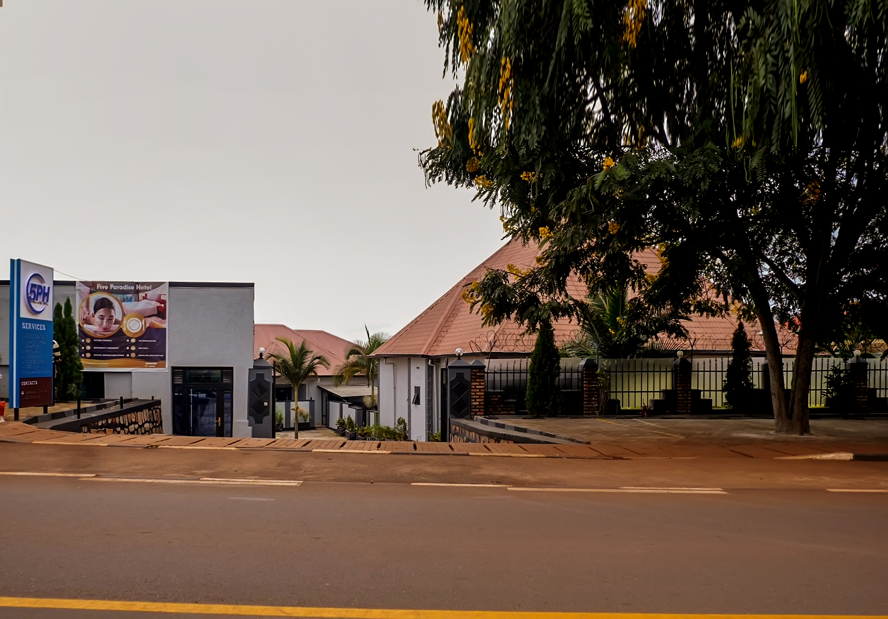 Courtyard view at Five Paradise Hotel